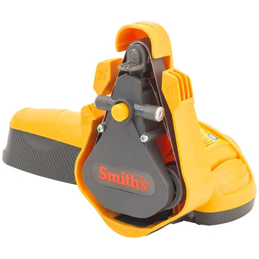 <div>Brousek na nože a nůžky Smith's je vybaven přednastavenými úhlovými vodítky v úhlu 20° pro rovné nože a přednastaveným vodítkem pro broušení nůžek. Pohyblivé opěrné plošky zajišťují, že pás zůstává rovný a nepálí špičku nože. <br>
</div>