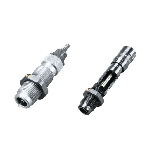 Sada matric RCBS Matchmaster – Full Length Bushing Die Set pro ráži .243 Winchester. Sada obsahuje celoformátovací matrici do které lze měnit vložky podle ráže a usazovací matrici v dané ráži.