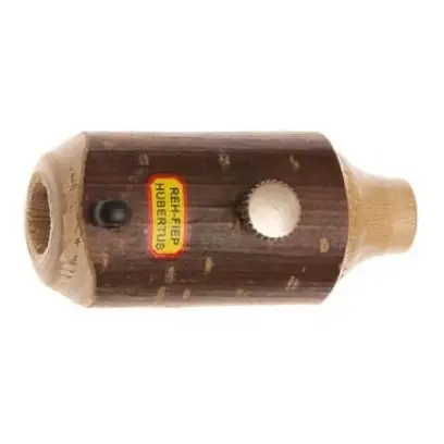 Dřevěná vábnička na srnce Hubertus Buttolo imitující hlas od srnčete po starou srnu. Snadno nastavitelná výška tónu.