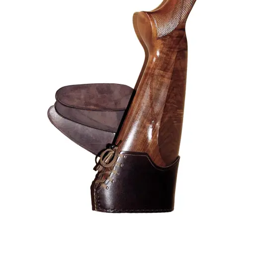 Kožená botka chrání pažbu zbraně a prodlužuje její délku až o 3 cm v závislosti na počtu použitých vložek, které jsou součástí.