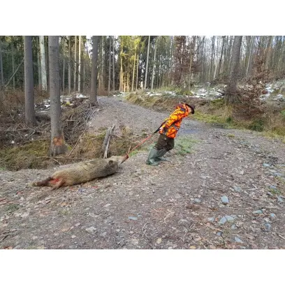 Kvalitní popruh přes rameno s pevným lanem. Užitečný pomocník při tahání ulovené zvěře z nepřístupného terénu.