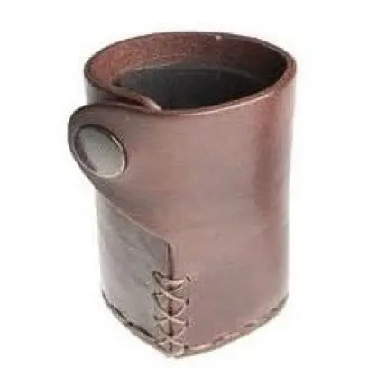 Chránič ústí hlavně z kvalitní kůže s molitanovým polstrováním. Chrání ústí hlavně před poškozením a vniknutím nečistot. Provedení: troják.