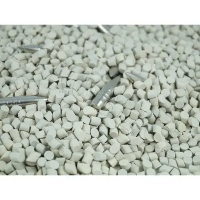 Keramické médium Lyman Ceramic Media pro povrchovou úpravu střel ve vibračních pračkách. Objem granulátu v jednom balení 0,79 kg (1,75 lbs).