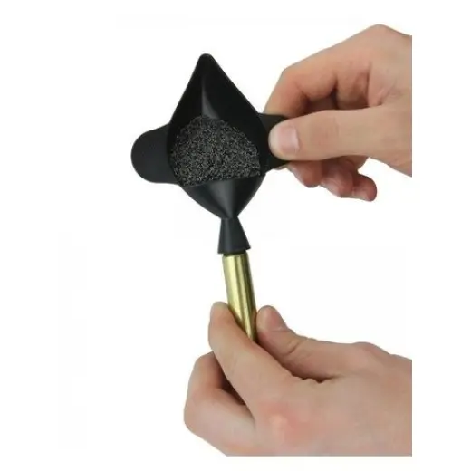 Kombinace antistatického trychtýře a pánvičky na střelný prach. Lyman Powder Pal™ Universal Funnel Pan.