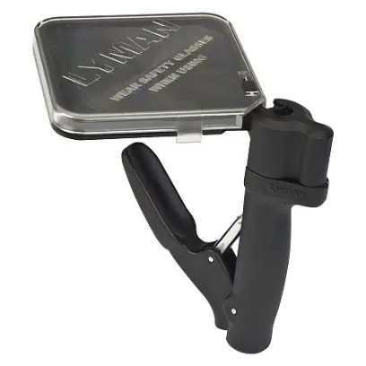 Ruční zápalkovač Lyman E-ZEE Prime je ergonomicky tvarovaný, využívá standardní typ držáků nábojnic (shellholderů) a umožňuje rychlou změnu velikosti používaných zápalek.