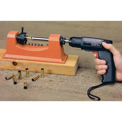 Lyman Universal® Trimmer Power Adapter: Výkon, který umožňuje zkrátit přes 250 nábojnic za hodinu.