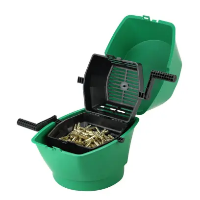 RCBS Separátor Nábojnic Rotary Case/Media Separator je nezbytný nástroj pro každého, kdo chce rychle a efektivně oddělit vyčištěné nábojnice od čisticího média.