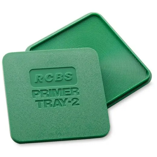 Zásobník na Zápalky RCBS Primer Tray-2 pojme dnešní větší množství zápalek v balení. Jeho čtvercový tvar usnadňuje manipulaci. Rýhovaný povrch zásobníku rychle umístí zápalky stranou s nákovkou nahoru.