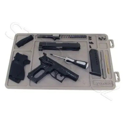 Neklouzavá montážní podložka ze syntetické gumy. Rozměry 40 x 25 cm.