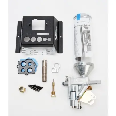 Sada pro rychlou změnu ráží pro lis SDB. Obsahuje hlavu lisu a prachovač, prachovací matrici a stojan na hlavu lisu.