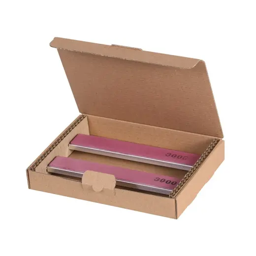 Set 2 kusů velmi jemných keramických brousků v duralovém lůžku KMFS RIVAL pro ideální finální úpravu ostří.