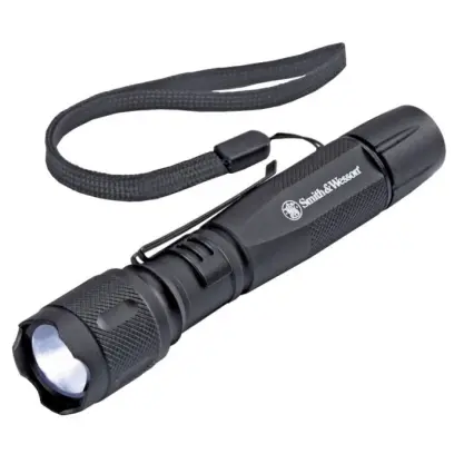 Taktická a outdoorová LED svítilna S&W Galaxy Elite . Napájeno 2xAA. Světelný tok 365 lumenů. Odolné tělo z eloxovaného leteckého hliníku, ovládání tlačítkem v zadní části. Smith & Wesson Galaxy Elite (SW775CR)