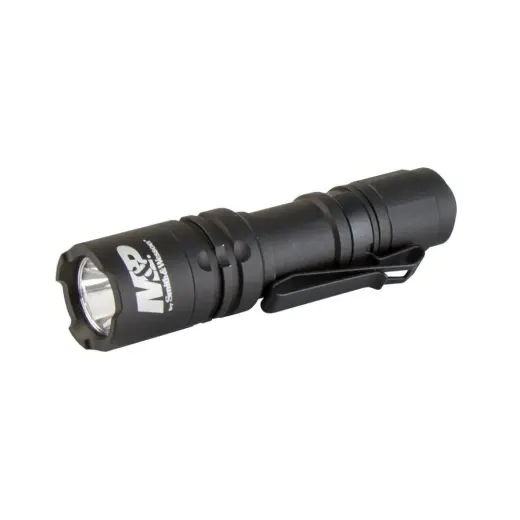 Taktická a outdoorová LED svítilna S&W Delta Force. Napájeno 1xAA. Světelný tok 130 lumenů. Odolné tělo z eloxovaného leteckého hliníku, ovládání tlačítkem v zadní části. Smith & Wesson Delta Force CS-10 Compact Flashlight.