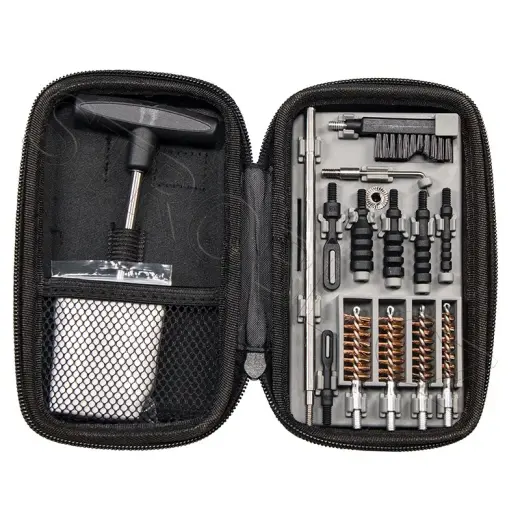 Ať už hodně cestujete, čistíte na střelnici, nebo prostě jen chcete mít doma pořádek, tato souprava má ideální (kompaktní) velikost a je dostatečně odolná. Tipton Compact Pistol Cleaning Kit.