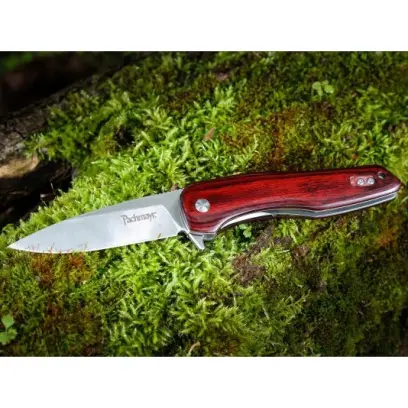 Griffin je pracovní nůž mistrovské třídy. Tento nůž je perfektním doplňkem pro každodenní nošení a vydrží test Vašich každodenních potřeb.