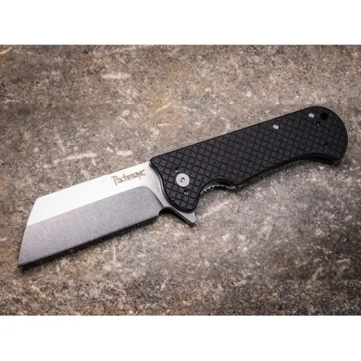 Pachmayr Grunt je zavírací nůž s čepelí D2 ve stylu sekáčku, vyrobený pro širokou škálu Vašich potřeb. Protiskluzové G10 střenky, otočný čep s kuličkovým ložiskem.