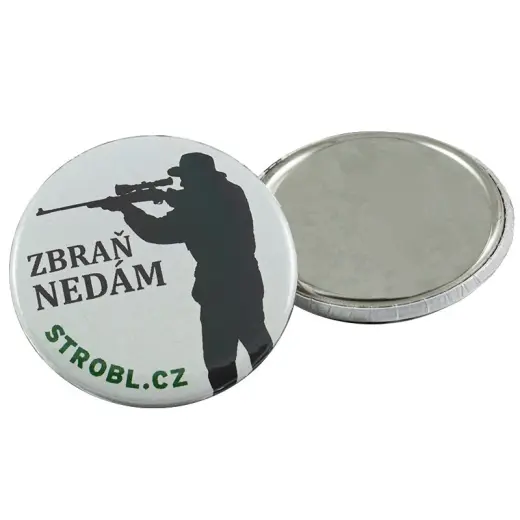 Vyjádřete svůj názor kulatým odznakem s motivem "Zbraň nedám" a logem střelce STROBL.CZ. Průměr 35 mm, se silným magnetem.