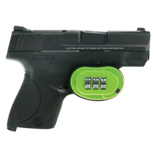 Kompaktní číselný zámek pro zabezpečení Vaší zbraně kdykoliv a kdekoliv. Zámek blokuje spoušť. Lockdown Combination Trigger Lock.