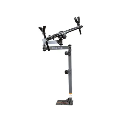 Samostatně stojící střelecká podpěra BOG TreePod, upravená pro použití na posedy a střelnice.