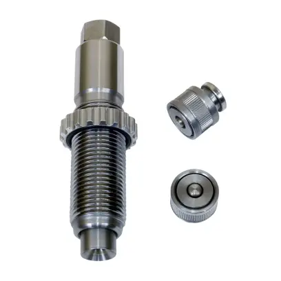 Odstraňuje vojenský crimp a zároveň provádí formátování zápalkového lůžka. Zanechává hladký náběh pro novou zápalku.