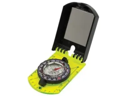 Buzola UST Folding Map Compass je vybavena odolnou základovou deskou se výklopným krytem s integrovaným zrcátkem. Kapalinou plněný kompas má otočný rámeček pro určení azimutu.