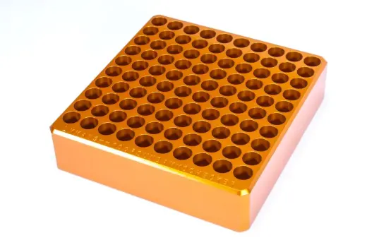 Nábojový kalibr snadno ověří, zda se přebíjené náboje bez problému vejdou do komory. Lyman 9mm 100 Round Ammo Checker Block - kód 7833036.