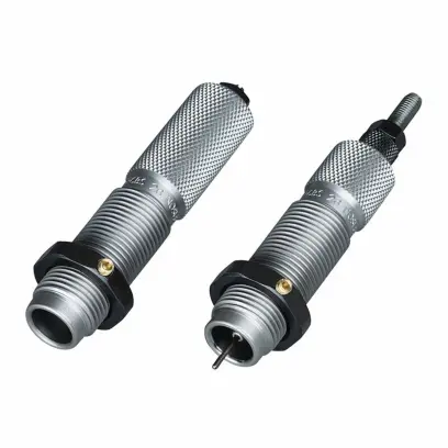 RCBS Full Length Die Set .22 NOSLER. Tato dvoudílná sada je určena pro přebíjení lahvovitých nábojnic a obsahuje matrici pro plnou délku s expander-decapping jehlou a matrici pro usazování střel s usazovacím čepem.