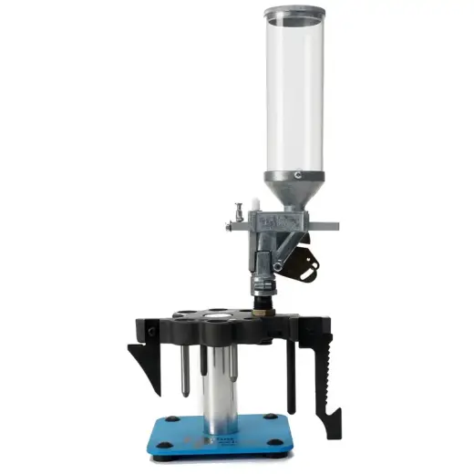 Sada pro rychlou a snadnou výměnu ráží na přebíjecím lisu Dillon RL 1100. Obsahuje prachovač, nástrojovou hlavu a stojan.