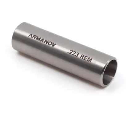 Vylepšená vložka prachovače Hi-Flow určená pro prachovací matrice Dillon. Pro ráže .223 Remington. Díky kuželovitému zúžení vnitřku násypky proudí prach konzistentněji a až o 40 % rychleji.