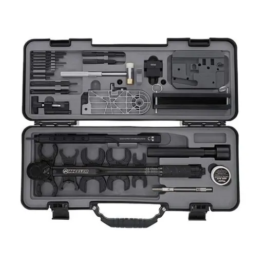 Puškařská sada - 28 dílná Wheeler Engineering Ultimate AR-15 Armorer’s Kit Puškařská sada Wheeler® Pro Series Ultimate AR-15 obsahuje všechny základní nástroje, které potřebujete pro kompletní sestavení a údržbu zbraně AR-15.