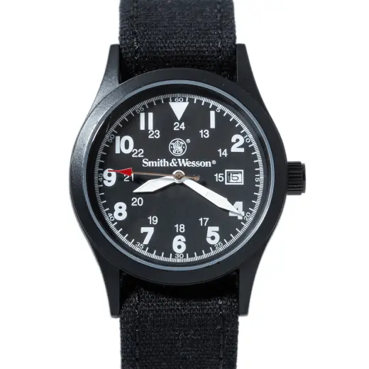 Hodinky Smith & Wesson černé, 3 řemínky Hodinky Smith & Wesson Military Watch. Černé rámování i ciferník, 3 vyměnitelné řemínky, digitální zobrazení data, voděodolnost 3ATM, japonský strojek Quartz, průměr 38 mm, tloušťka 10 mm.