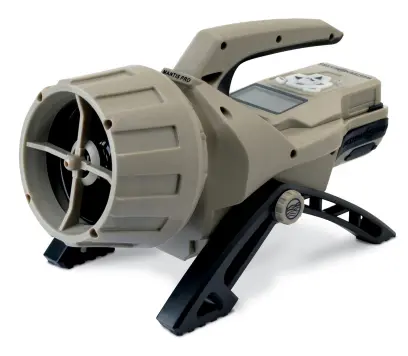 Bezdrátová dálkově ovládaná vábnička. 100 předinstalovaných realistických zvuků zvířat. Dosah až 270 m. Hlasitost až 110 dB. Paměť 32 MB. Napájení 8xAA. Ovládání 2" LED displejem (4-6 řádků).