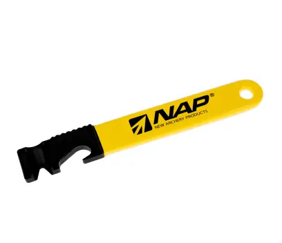 Nástroj pro odstranění křidélek šípů NAP QUICKSTRIP FLETCHING STRIPPER. Odstraní letky, lepidlo, obaly šípů. Slouží i jako otvírák na lahve.