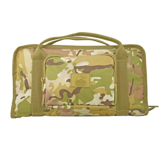 Pouzdro Odeon v kamufláži pro bezpečnou přepravu krátké zbraně a zásobníků. Silné polstrování chrání zbraň, hlavní kapsa na zip + přední kapsa s poutky pro 4 zásobníky. Vnitřní rozměry 32 × 16 cm.