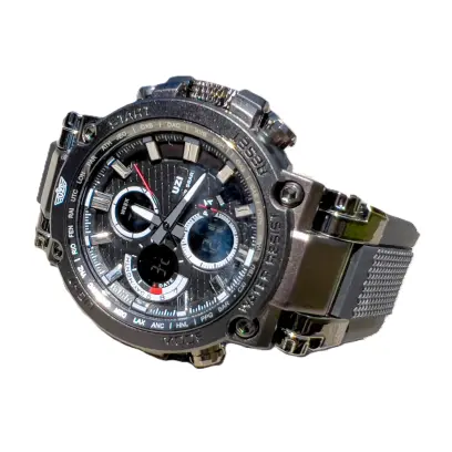 Pohodlné sportovní hodinky pro každodenní nošení. Odolné tělo z ABS, sklo odolné proti poškrábání, digitální datumovka, podsvícení,  voděodolnost 30 m, měkký gumový řemínek, 54 x 18 mm.