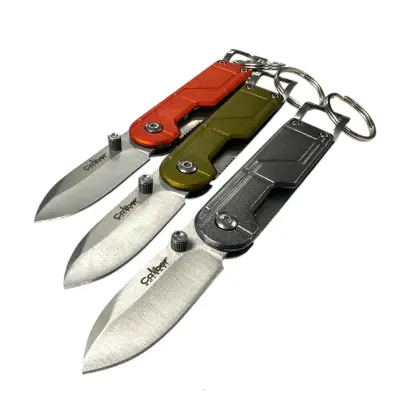 Zavírací nůž Caliber Gourmet s otvírákem na lahve, kapesním klipem a kroužkem pro připnutí klíčů. Čepel z nerezové oceli s pojistkou, délka čepele 5 cm. K dispozici ve třech barvách.