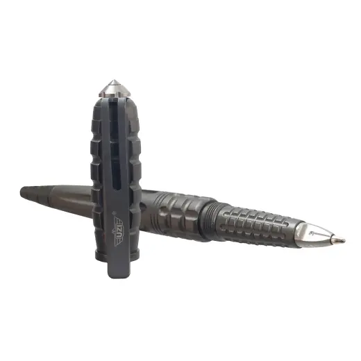 Taktické pero UZI s úderným hrotem a rozbíječem skla - Gunmetal Taktické obranné pero UZI DEFENDER s karbidovým hrotem pro rozbíjení skla a úderným hrotem pro sebeobranu. Lehká a odolná konstrukce z leteckého hliníku s klipem na kapsu.