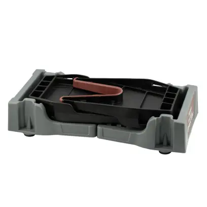 Kompaktní svěrák na zbraně vhodný pro různé typy zbraní. Skládací konstrukce (28,5 – 45 cm), protiskluzová základna, měkké opěrky nepoškozující zbraň. Ideální pro použití na střelnici.