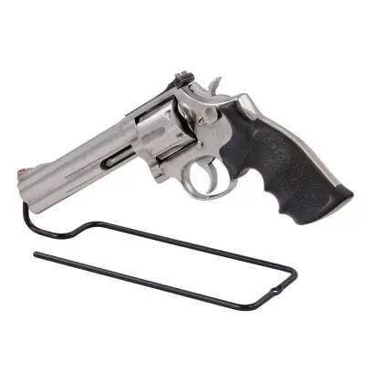 Kovový držák na 1 pistoli hlavní dolů. Robustní pogumovaná konstrukce chrání zbraň před poškozením a poskytuje bezpečnou úschovu zbraně v trezoru nebo její odložení na střelnici. 3 ks v balení.