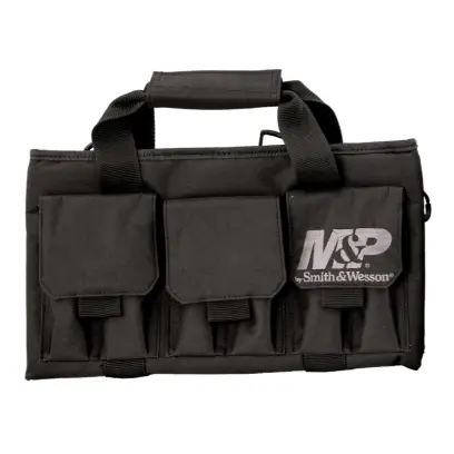 Pouzdro na pistoli Smith & Wesson pojme zbraň s hlavní do 18 cm a 6 zásobníků. Balistická tkanina, silné popruhy, vnitřní polstrování, 2 vnější kapsy. Ideální pro přepravu i ochranu zbraně.