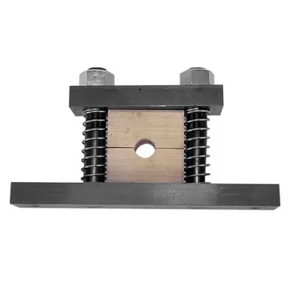 Svěrák na hlaveň se 3 dubovými vložkami pro bezpečné uchycení hlavně při montáži a demontáži. Obsahuje dva předvrtané bloky (1" a 3/4") a jeden plný pro vlastní úpravu.