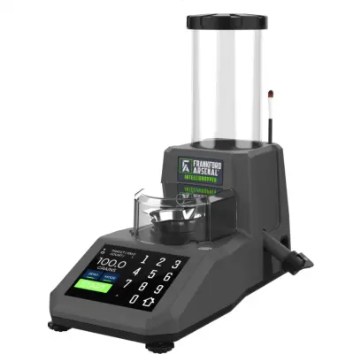 Frankford Arsenal Intellidropper 2.0 – elektronická váha s Bluetooth a automatickou kalibrací prachu. Extrémně rychlé a přesné dávkování (±0,1 grainu), dotykový displej a propojení s mobilní aplikací.