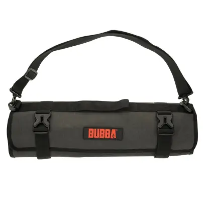 Profesionální rolovací pouzdro BUBBA Seaker pro bezpečné uložení 5 nožů, nůžek, brousku a dalšího příslušenství. Poutko a nastavitelný ramenní popruh pro pohodlné nošení. Nože nejsou součástí.