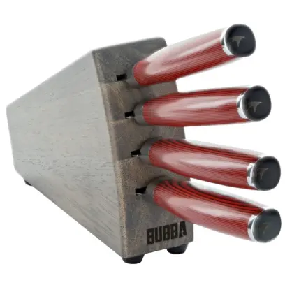 Elegantní sada 4 steakových nožů z prémiové německé nerezové oceli s částečně vroubkovaným ostřím. Stylové rukojeti G10 a perfektní vyvážení. V elegantním bloku z přírodního dřeva Parawood.