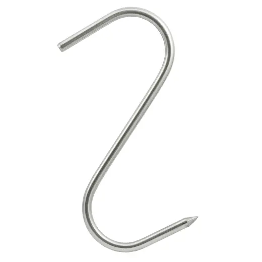 Robustní nerezový řeznický hák Huntgear.cz na zavěšení ulovené zvěře. Tvar S, délka 13,5 cm, průměr 6 mm. Nosnost 60 kg. Ideální pro zpracování masa doma i v lovecké praxi.