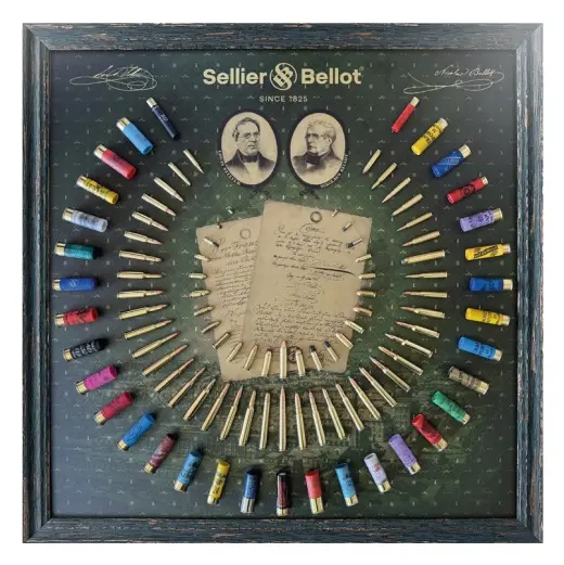 Tablo GRAND Sellier&Bellot Dekorativní tablo Sellier & Bellot v dřevěném rámu s vystavenými brokovými a kulovými náboji. Stylový sběratelský a dárkový kousek pro myslivce, střelce i fanoušky značky S&B.