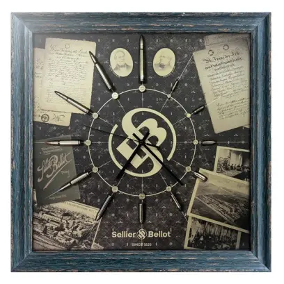 Dekorativní nástěnné hodiny Sellier & Bellot v dřevěném rámu s reálnými náboji místo hodinových značek. Originální sběratelský a dárkový kousek pro fanoušky značky S&B, střelce i myslivce.