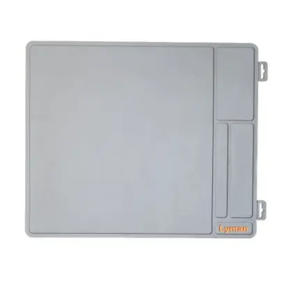 Velká neklouzavá montážní podložka Lyman Esential Armorer’s Mat ze syntetické gumy pro údržbu a čištění zbraní. Rozměry 40 x 48 cm.