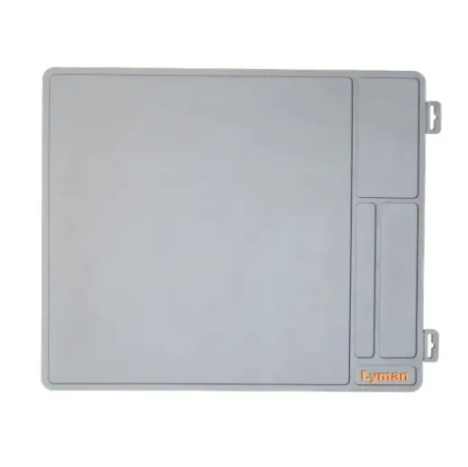 Velká neklouzavá montážní podložka Lyman Esential Armorer’s Mat ze syntetické gumy pro údržbu a čištění zbraní. Rozměry 40 x 48 cm.