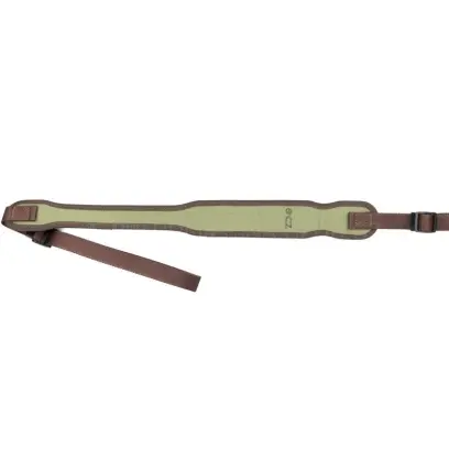 Řemen na zbraň CZUB nylonový zelený Nylonový zelený řemen CZUB vyrobený v ČR. Nastavitelná délka, podšité protiskluzovou gumou. Vetkaná guma v popruhu udrží nastavenou délku i při intenzivní manipulaci se zbraní.